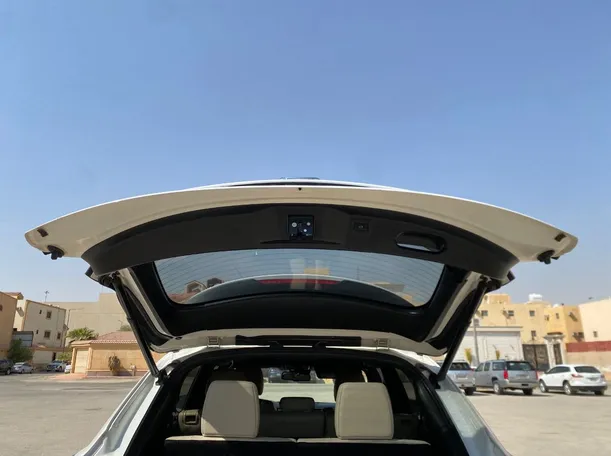 Car image 21
