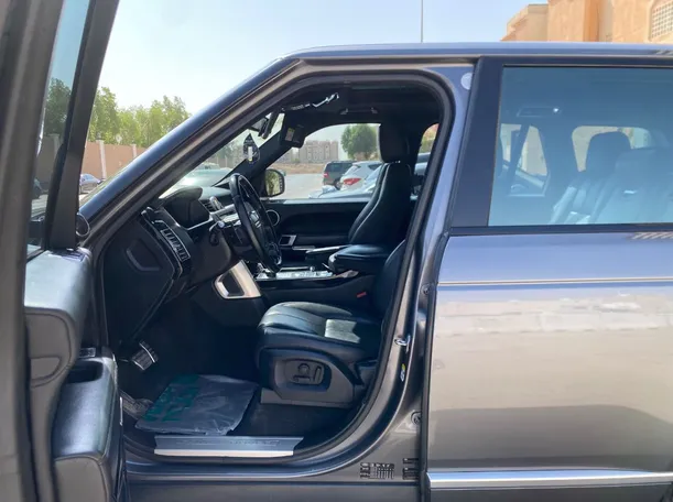 Car image 12