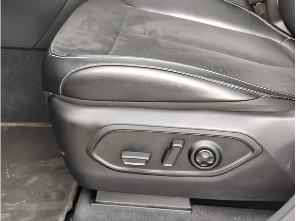 Car image 29
