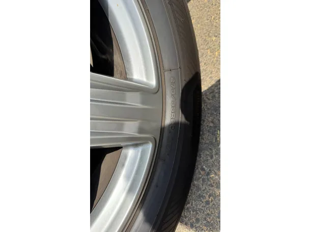 Car image 26
