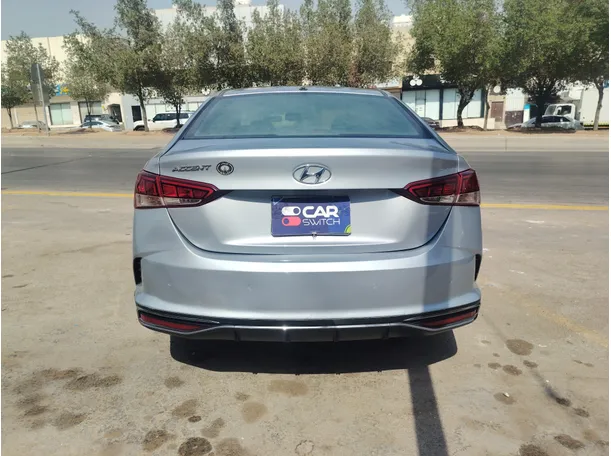 Car image 6