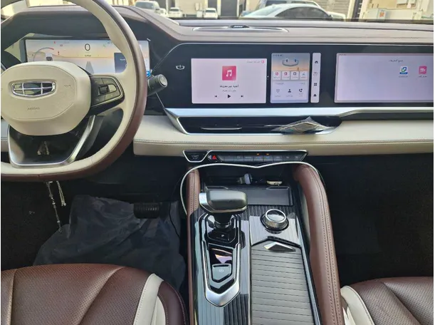 Car image 18