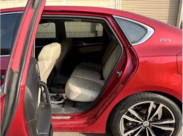 Car image 15