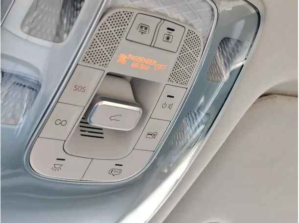 Car image 35