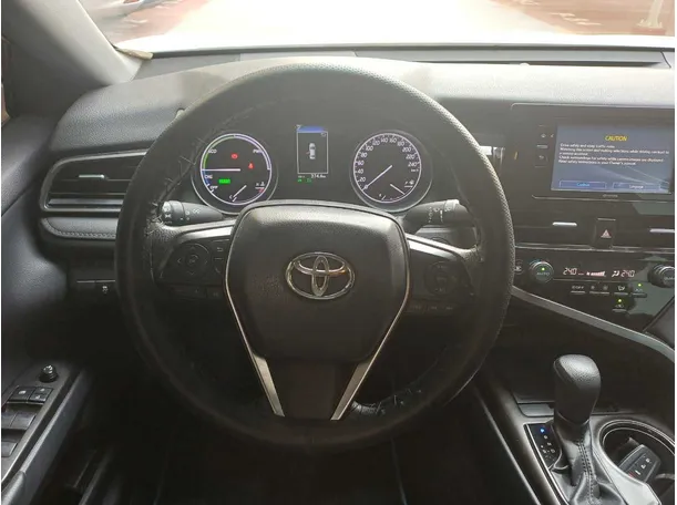 Car image 17