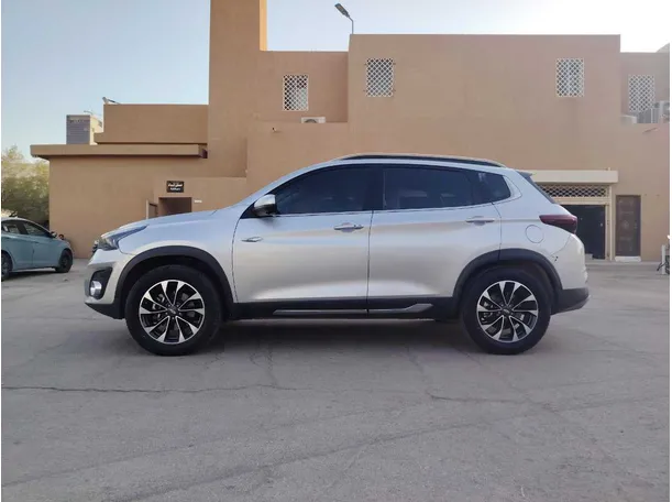 Car image 9