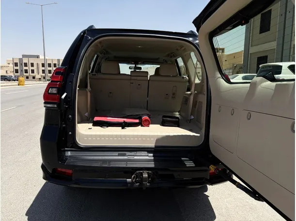 Car image 24