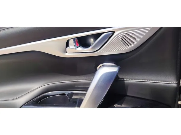Car image 28