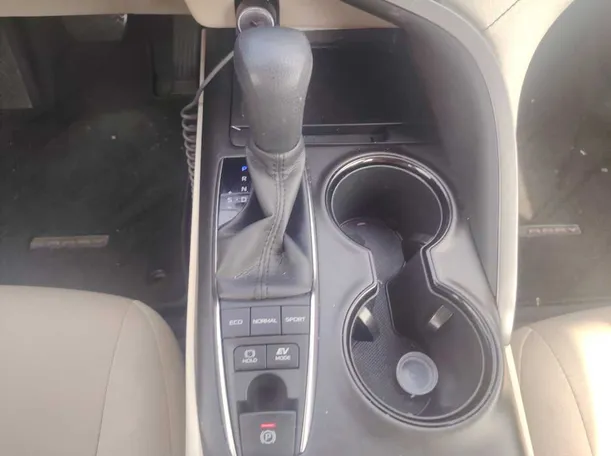 Car image 19