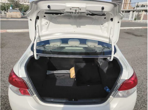 Car image 23