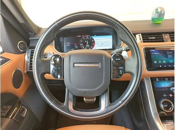 Car image 17