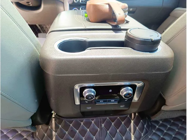 Car image 29