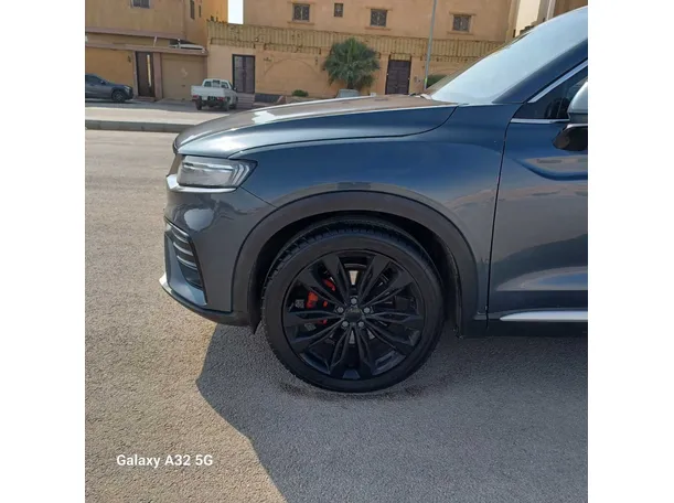 Car image 9