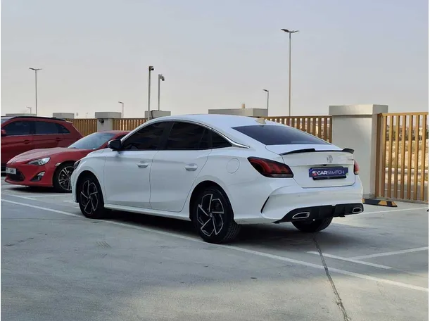 Car image 7