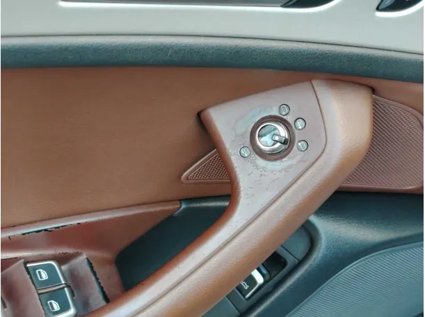Car image 29