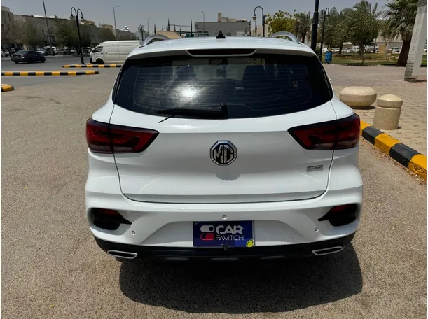 Car image 6