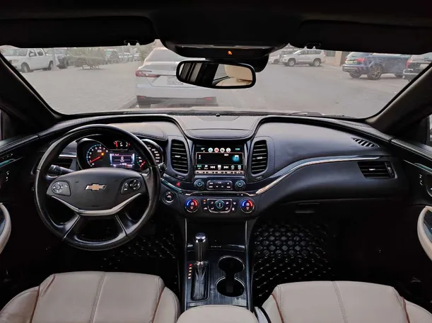 Car image 17