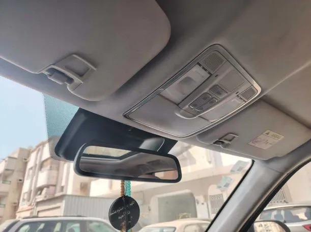 Car image 32
