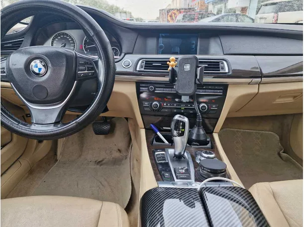 Car image 19
