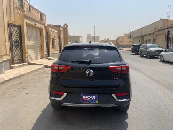 Car image 6