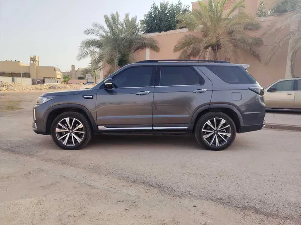 Car image 8