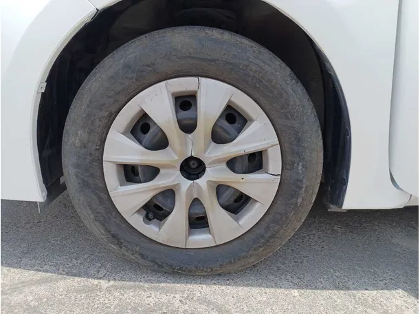 Car image 9