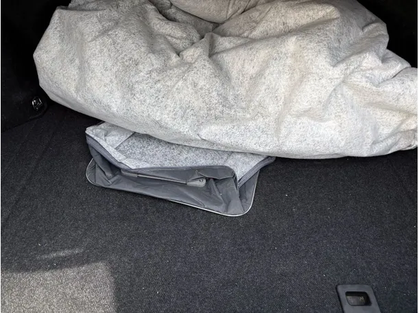 Car image 28