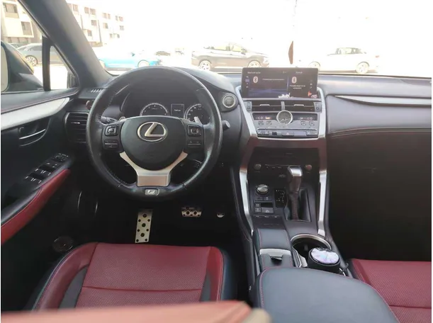 Car image 19