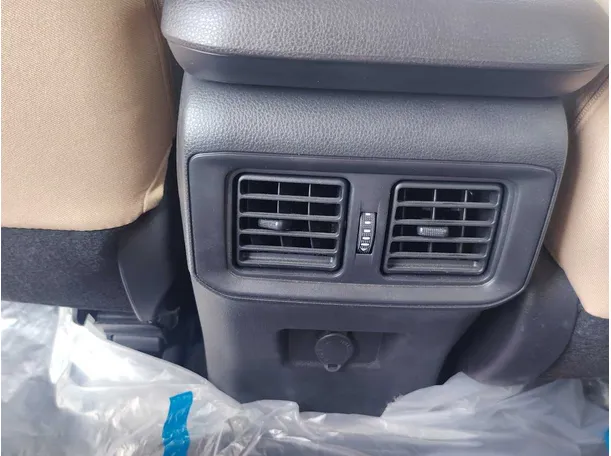 Car image 34