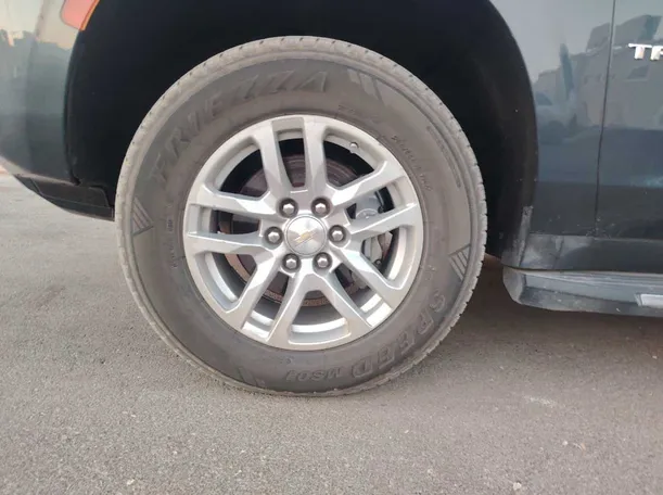 Car image 10