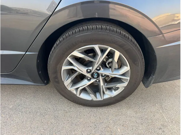 Car image 9