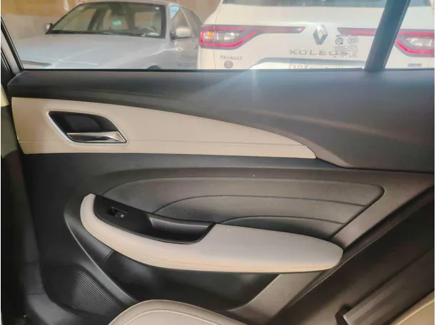 Car image 34
