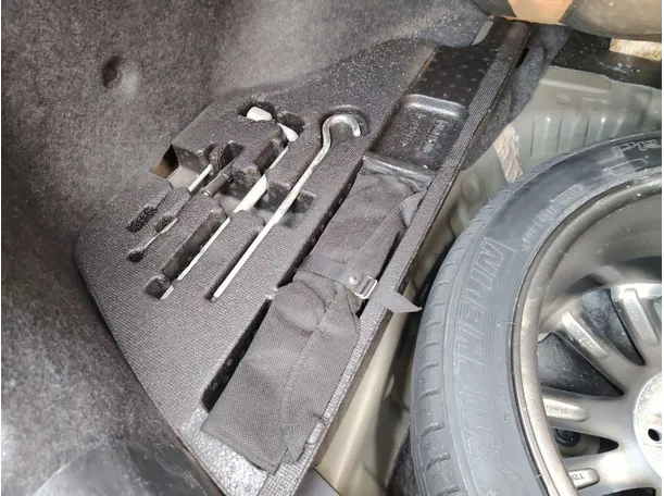 Car image 38