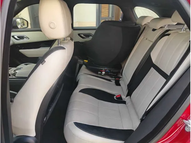 Car image 19