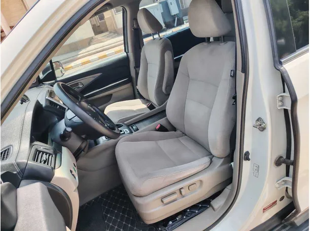 Car image 13