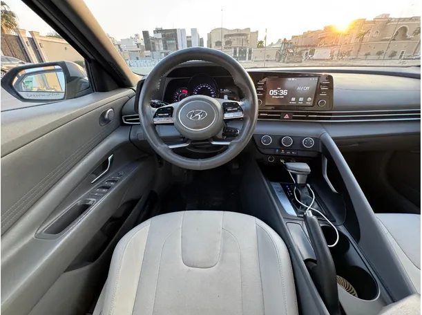 Car image 16