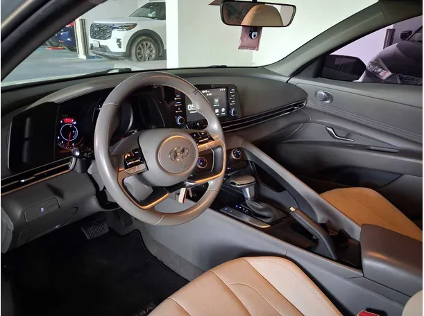 Car image 11