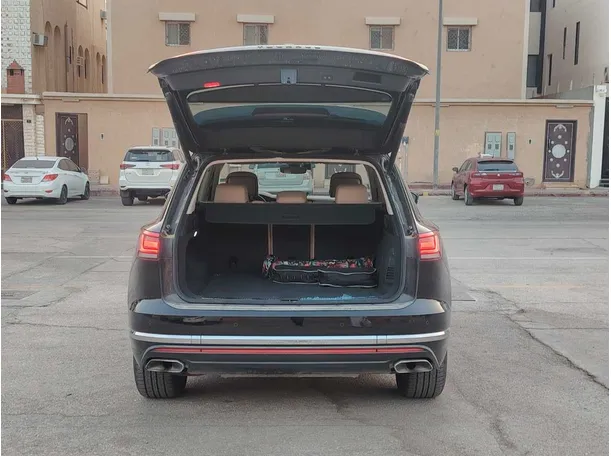 Car image 25