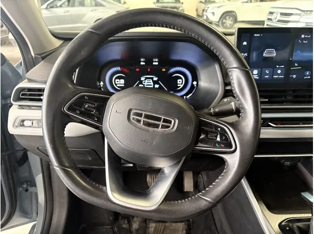 Car image 13