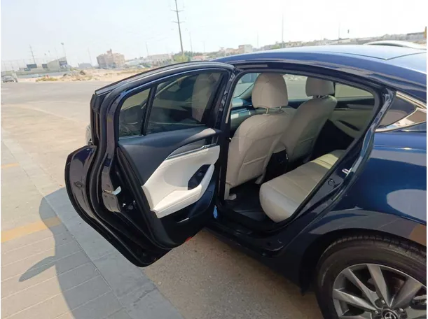 Car image 16