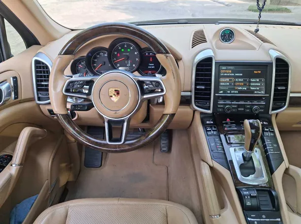 Car image 17