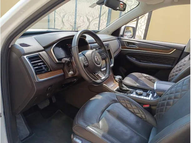 Car image 11