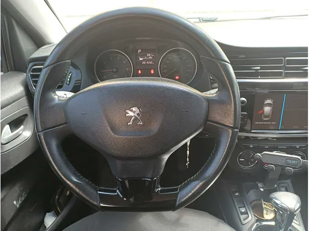 Car image 17