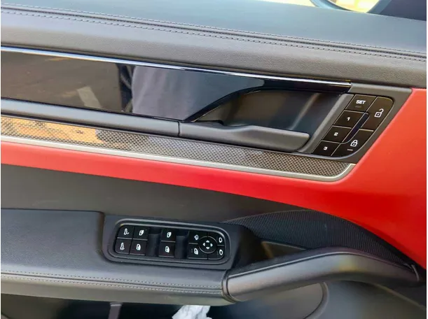 Car image 37