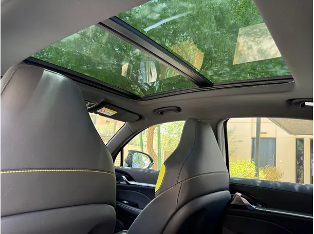 Car image 17