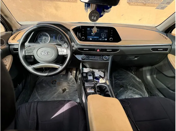 Car image 14