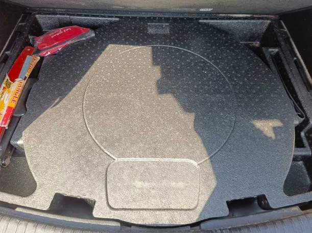 Car image 26