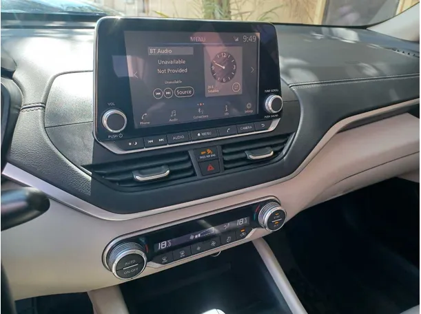 Car image 18
