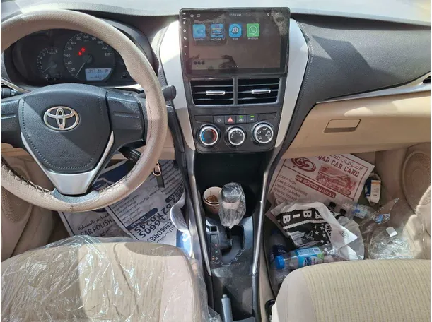 Car image 14