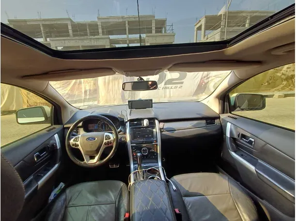 Car image 14